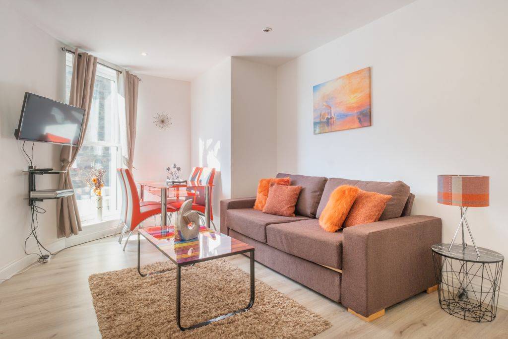 Bright and modern 1 bedroom apartment – GBP-286140