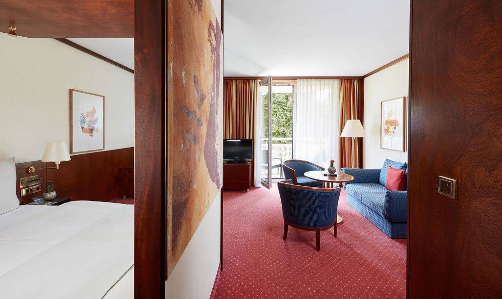 Large apartment with bar kitchen and balcony – BER-341560