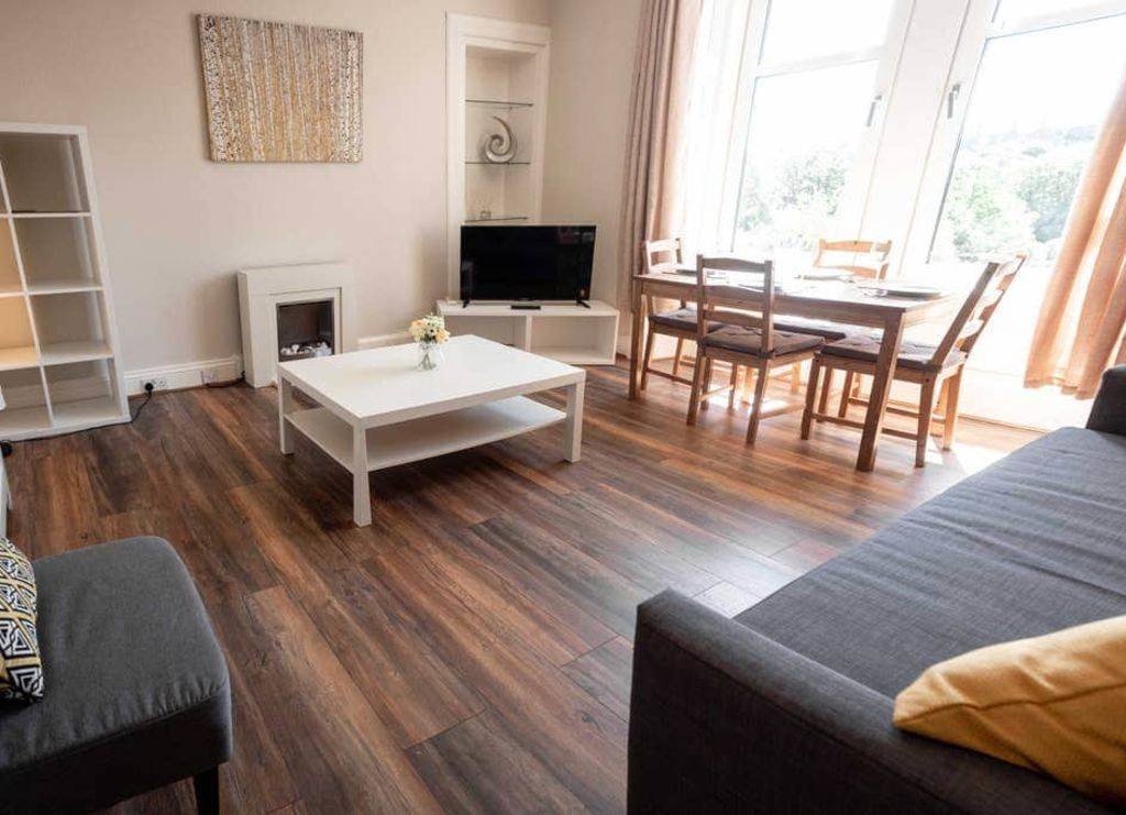 Spacious West-End Flat, Near University – UBK-64216