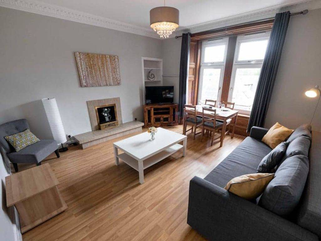 Cozy West-End Apartment – UBK-164120