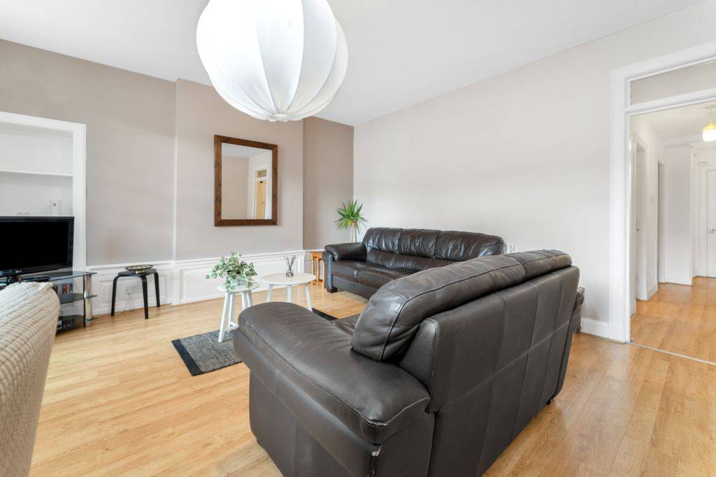 Lovely 2 bedroom flat in Edimburg – EDB-74575
