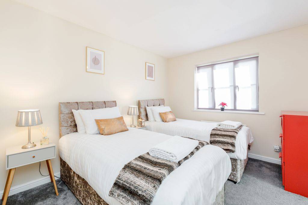 Family-Friendly 3 Bed/ 2.5 Bath En-suite House ?Large Rear Garden?Allocated parking? – GBP-689437