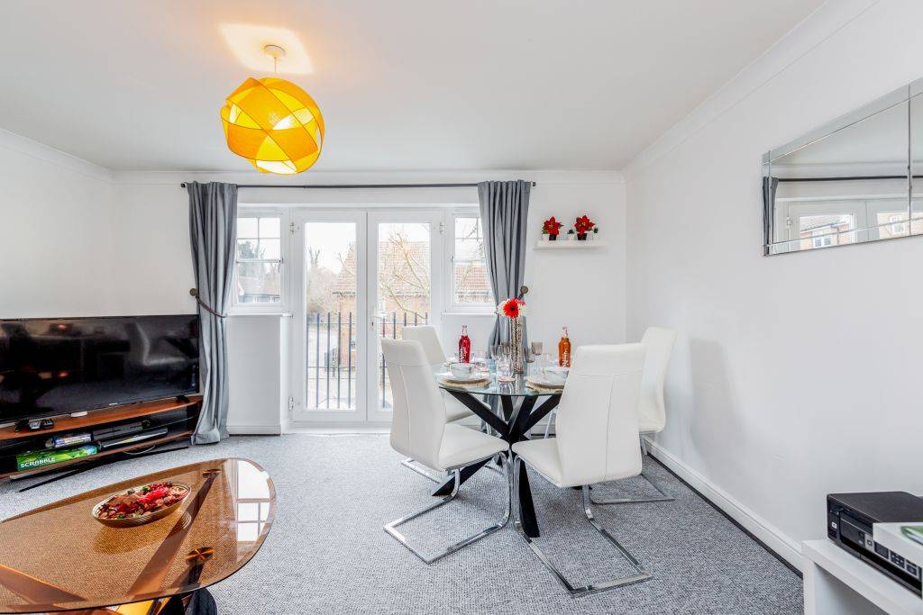 Stylish 2 BD Flat in Thurrock* Lakeside #M25 – GBP-437373