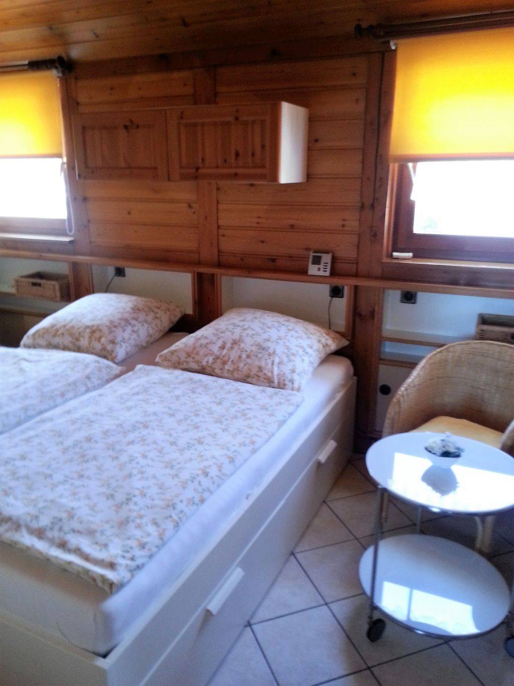 Sunny attic apartment – STG-196652