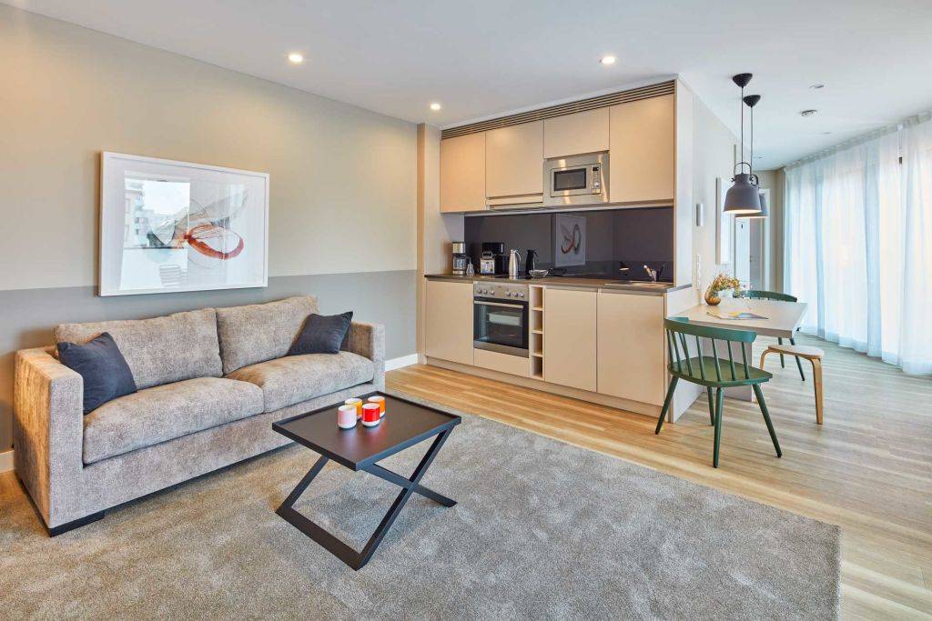 Fully equipped 2-room business apartment with balcony – STG-745892