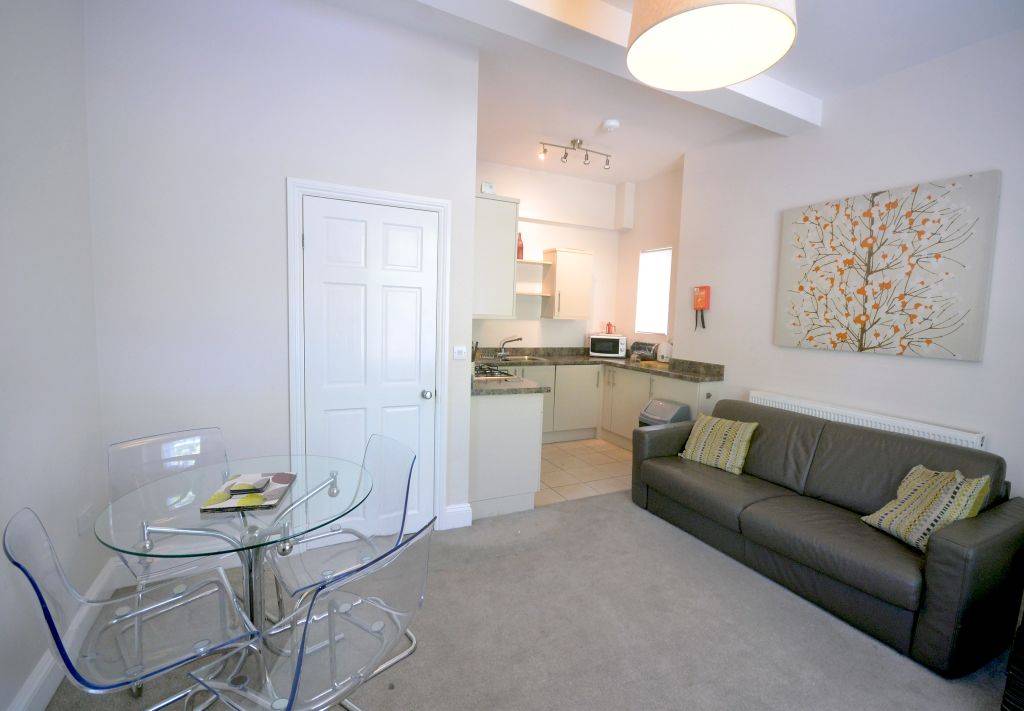 One bed ground floor apartment (11) – UBK-865844