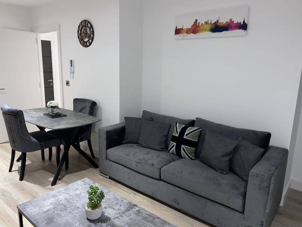 Luxury One Bed Apartment in Solihull – UBK-462889